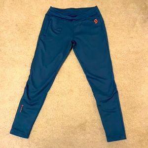 Scott Ski Pants Womens to teenager. 65% polyester and 15% elastic. Stretchy+warm